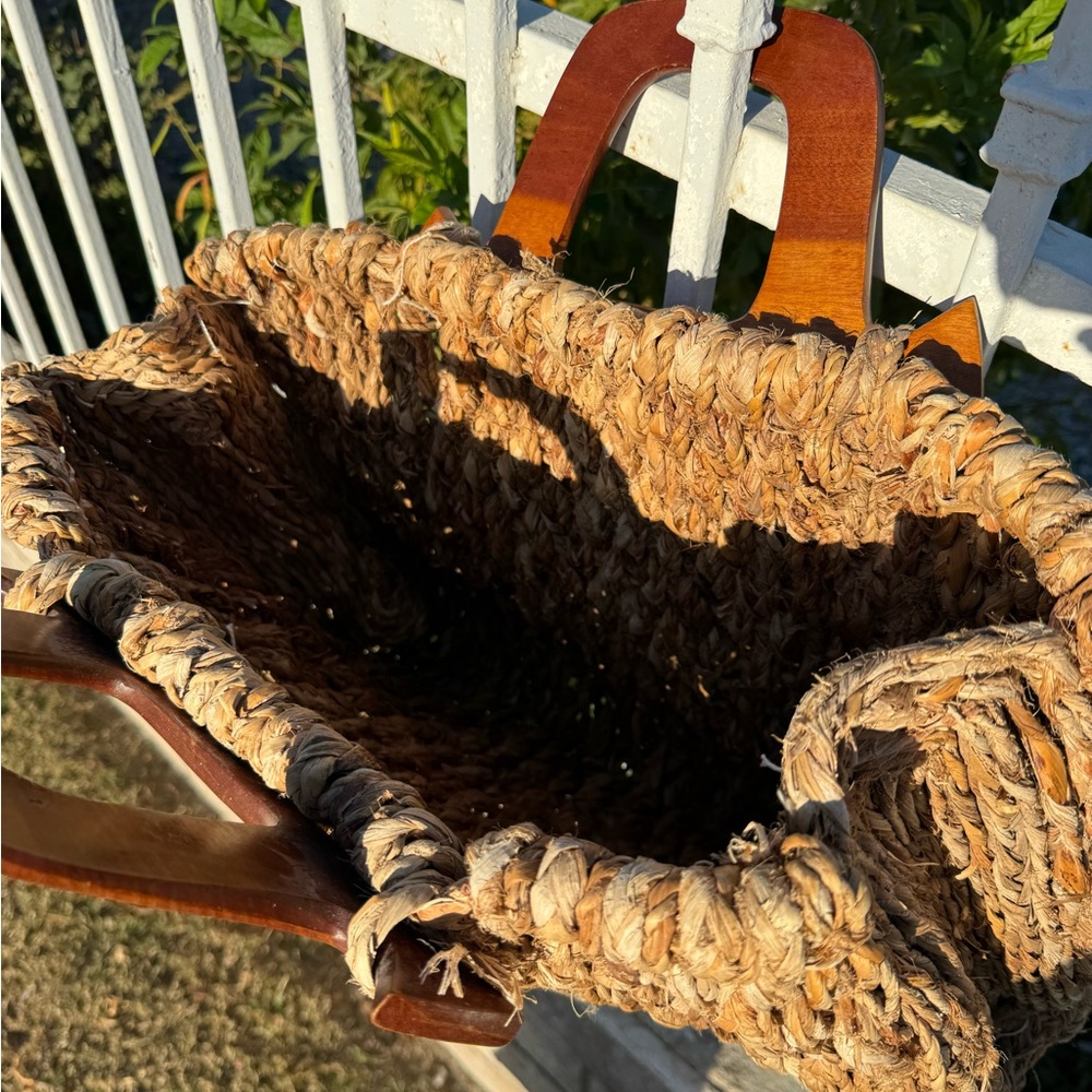 Source Unknown Braided Straw Tote with Wooden Han… - image 3